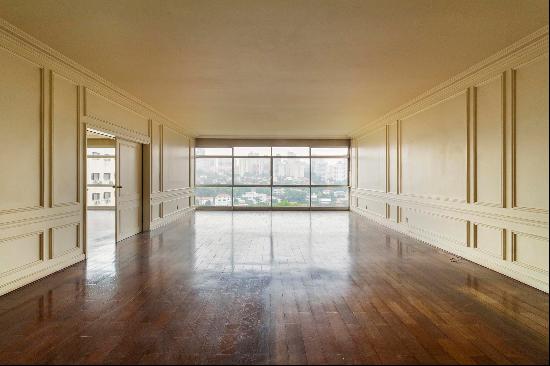 Apartment on a coveted street with a permanent view