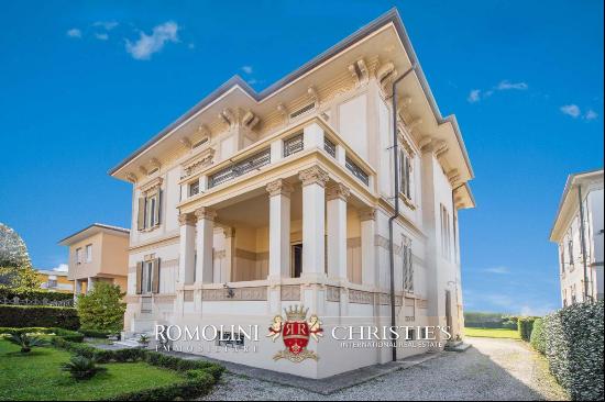 ART NOUVEAU VILLA WITH GARDEN AND GARAGE FOR SALE IN LUCCA