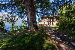 Splendid period villa with magnificent lake view