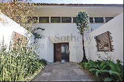 Classic house designed by renowned architect Indio da Costa