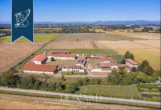 Stunning rural complex with 140 hectares of grounds in Lombardy