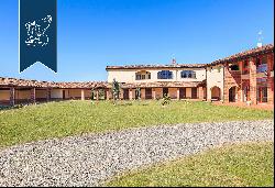 Stunning rural complex with 140 hectares of grounds in Lombardy