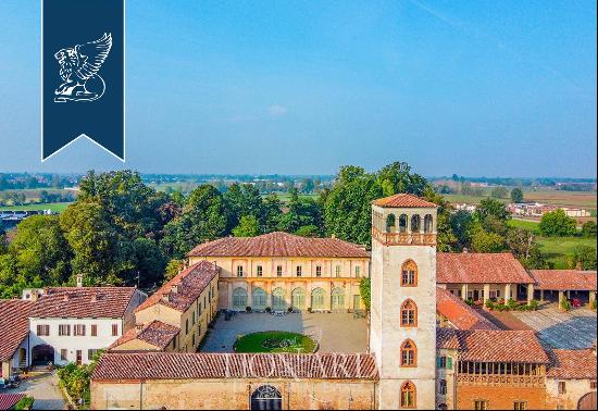 Charming period estate with a panoramic tower for sale a few kilometres from Milan