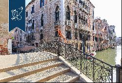 Exclusive 14th-century Late-Gothic palace for sale in the heart of Venice
