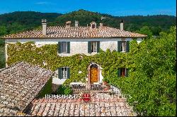 RESTORED HAMLET, ESTATE FOR SALE CHIANTI HILLS, SIENA