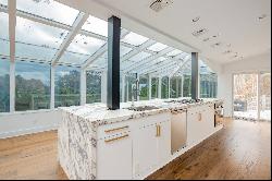 GLASS AND GLAMOUR IN THE NORTHWEST WOODS