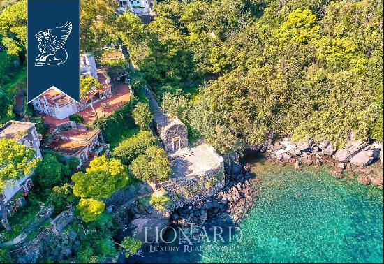 Wonderful panoramic villa with a view of the Aragonese Castle