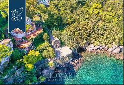 Wonderful panoramic villa with a view of the Aragonese Castle