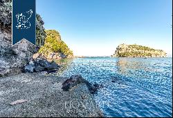 Wonderful panoramic villa with a view of the Aragonese Castle