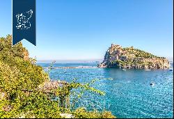 Wonderful panoramic villa with a view of the Aragonese Castle