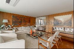 Apartment with large oceanfront balcony in Ipanema