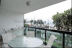 Apartment with large oceanfront balcony in Ipanema