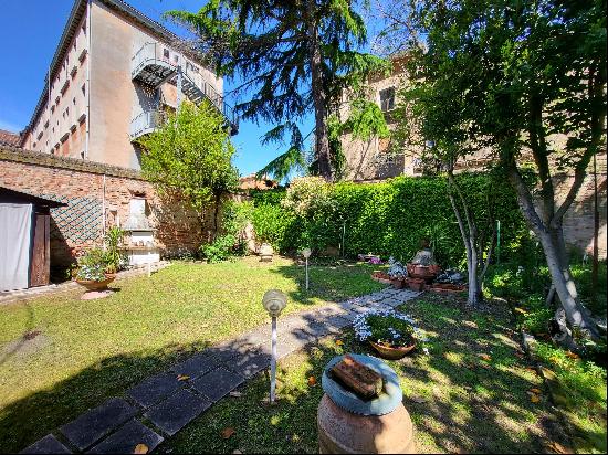 2-bedroom apartment with a private garden for sale in Venice.