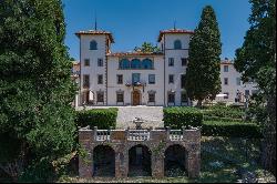 Villa Majestic, a small jewel nestled in Montalbano hills