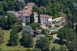 Villa Majestic, a small jewel nestled in Montalbano hills