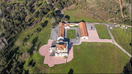 Quinta da Charneca A Refuge in the West with Great Potential