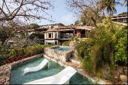 Renovated house overlooking the sea