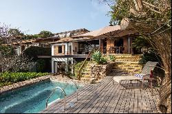 Renovated house overlooking the sea