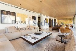 Spacious and contemporary apartment, designed by Arthur Casas, next to Shopping