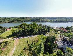 Captivating riverside lot in the Paraná Country Club