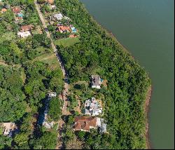 Captivating riverside lot in the Parana Country Club