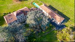 Château Gascon in the middle of the vineyards of the South-West