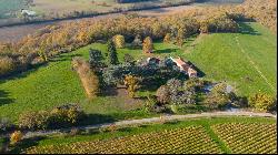 Chateau Gascon in the middle of the vineyards of the South-West