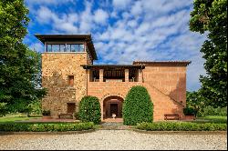 Marvelous villa immersed among the Montepulciano vineyards