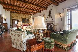 Marvelous villa immersed among the Montepulciano vineyards