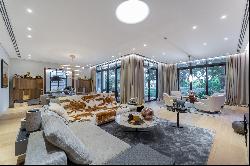 Luxury serviced villa on Palm Jumeirah