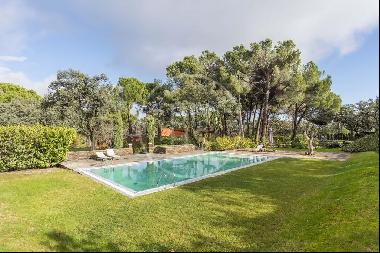 1000 sqm luxury house with pool for sale in Pozuelo de Alarcon, Pozuelo de Alarcon 28223