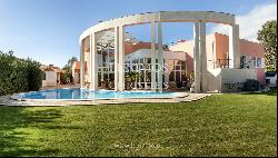 Fantastic 5 bedroom villa with pool, for sale in Faro, Algarve