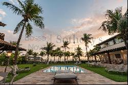 Large house with pool facing the sea