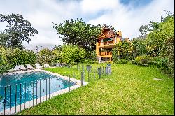 House in downtown Zapallar overlooking the bay