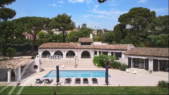 ATTRACTIVE PROVENCAL VILLA