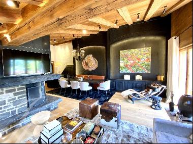 Luxury top floor chalet-style apartment in the outskirts of Gstaad with panoramic views on