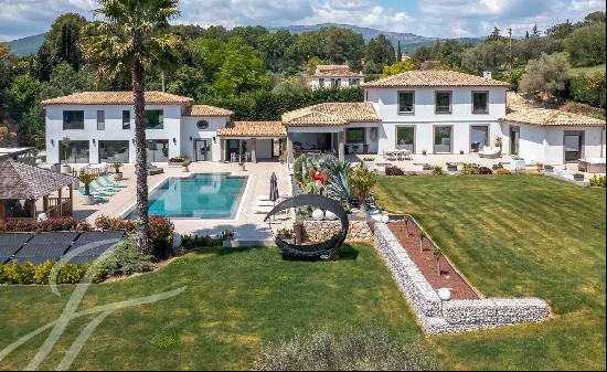 CHATEAUNEUF - An Exquisite Mansion in a Prestigious Setting