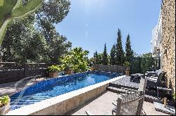 Family house with pool in Torrenova