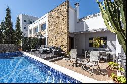 Family house with pool in Torrenova