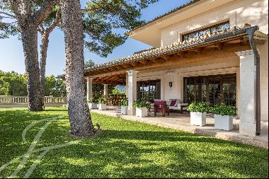 Luxurious villa close to the beach