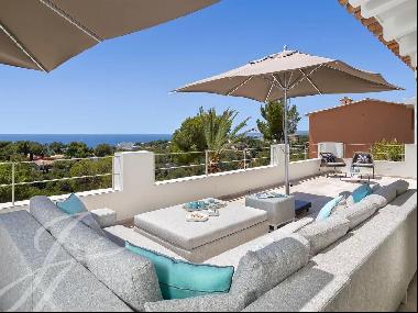 Exclusive villa with fantastic panoramic views down to the sea