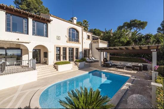 Fantastic Villa with sea views in a highly coveted area