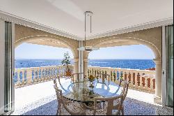 Mansion with spectacular views and sea access