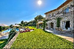 Attractive stone-built villa with sea views