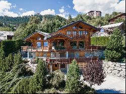 Magnificent mountain chalet with swimming pool