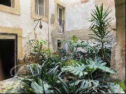 Property for renovation in the top location in Casco Antiguo