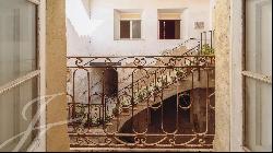 Property for renovation in the top location in Casco Antiguo