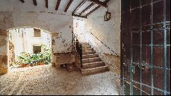 Property for renovation in the top location in Casco Antiguo