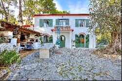 Mougins - Historic house to renovate or professional project