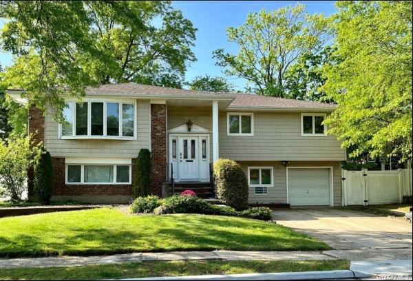 722 Caldwell Avenue, North Woodmere NY 11581